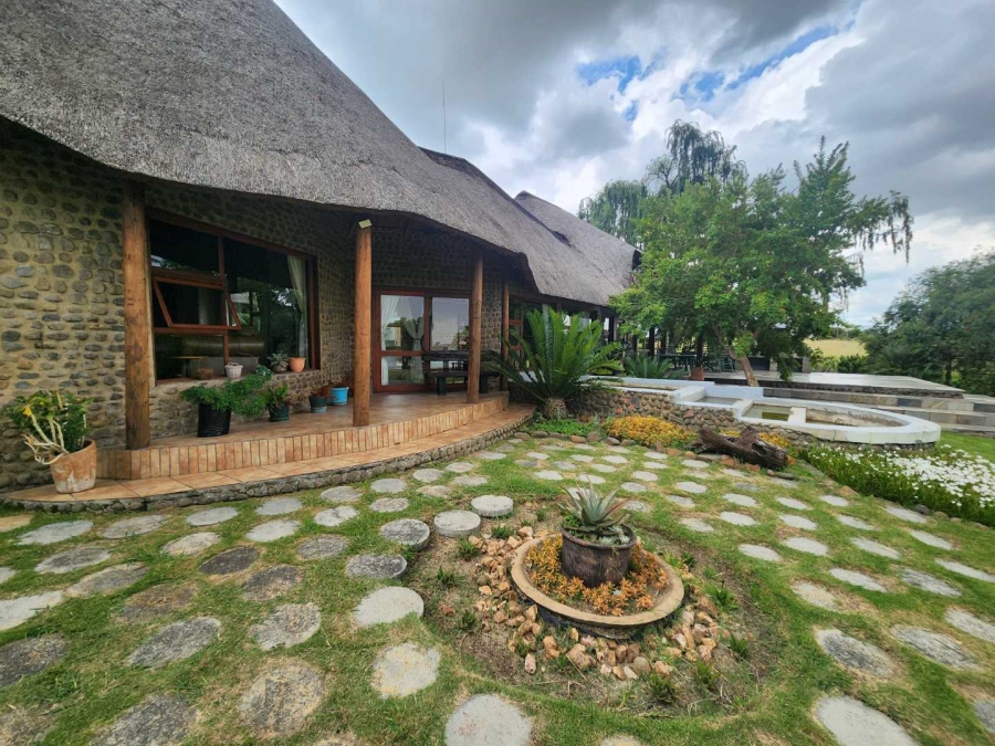 6 Bedroom Property for Sale in Oranjeville Free State